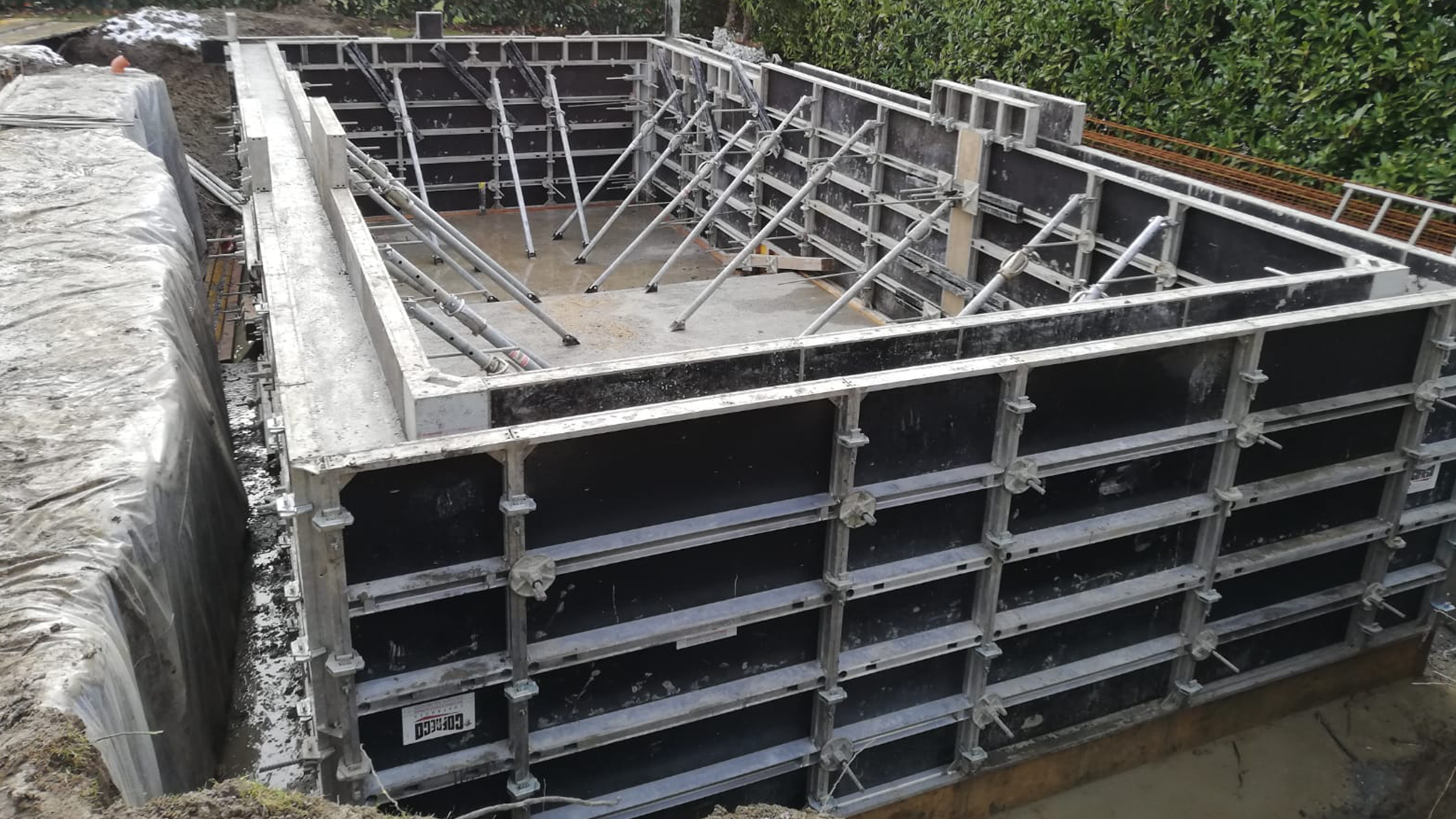 Construction d'une piscine en b&eacute;ton par Astro Piscines