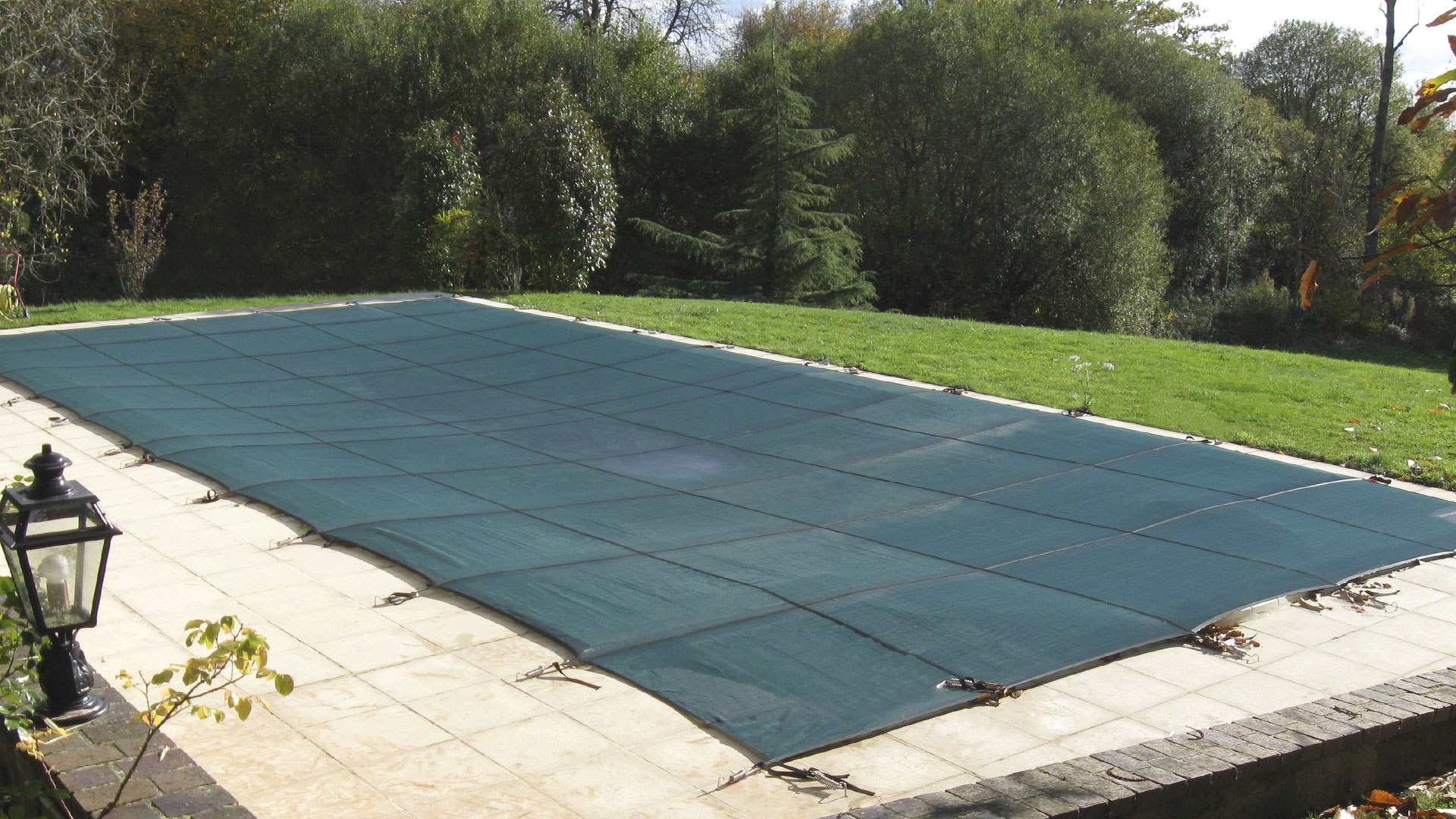 Bâche hivernage piscine filtrante sécurité protection hiver Suisse