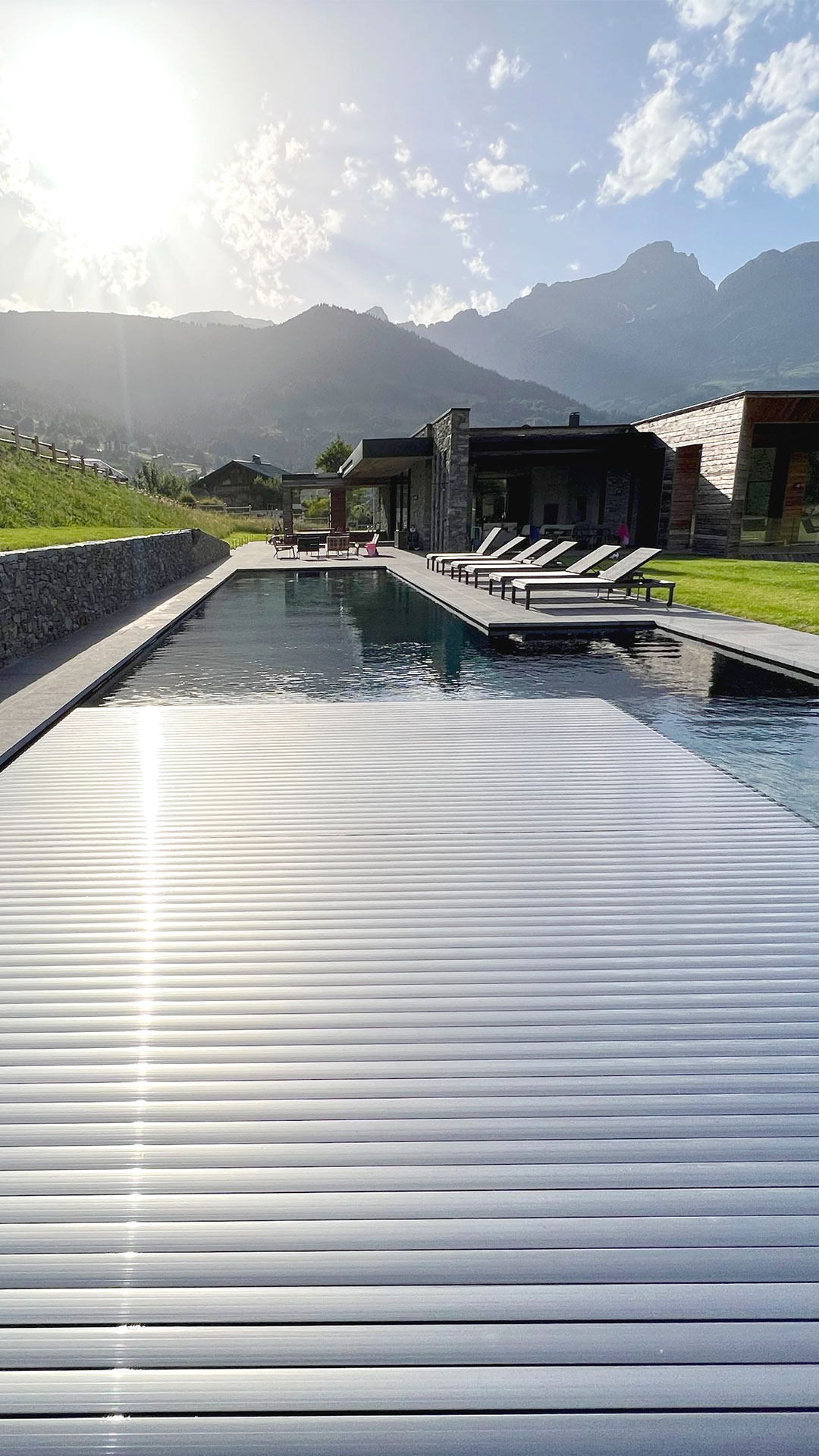 Comparatif couvertures piscine volet bâche sécurité chauffage budget