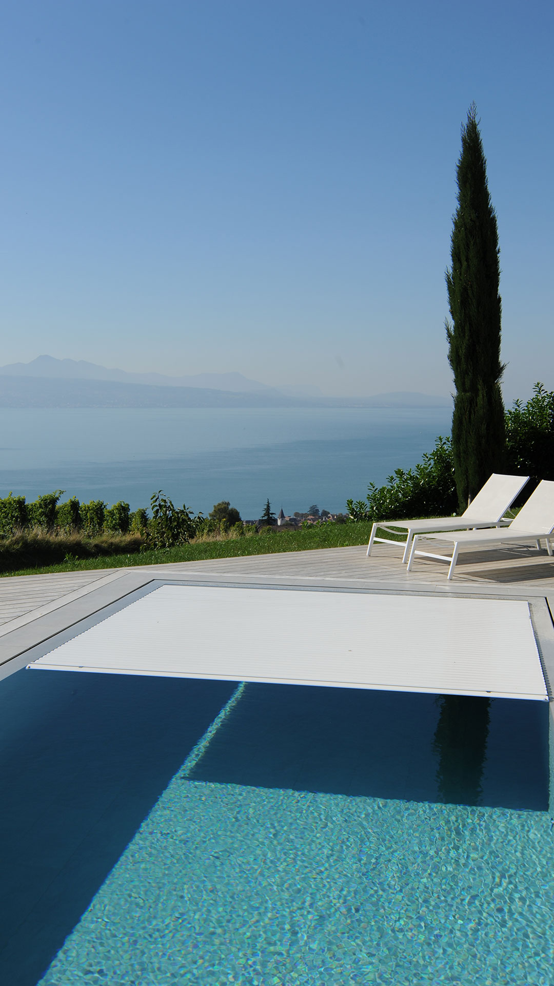 Couverture piscine Genève Vaud volet automatique protection bassin