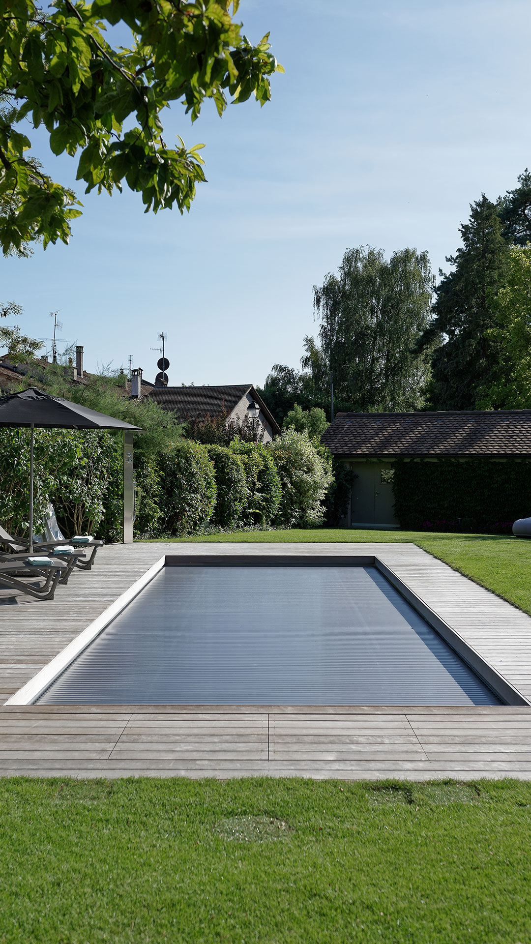 Installation volet automatique piscine par Astro Piscines Suisse