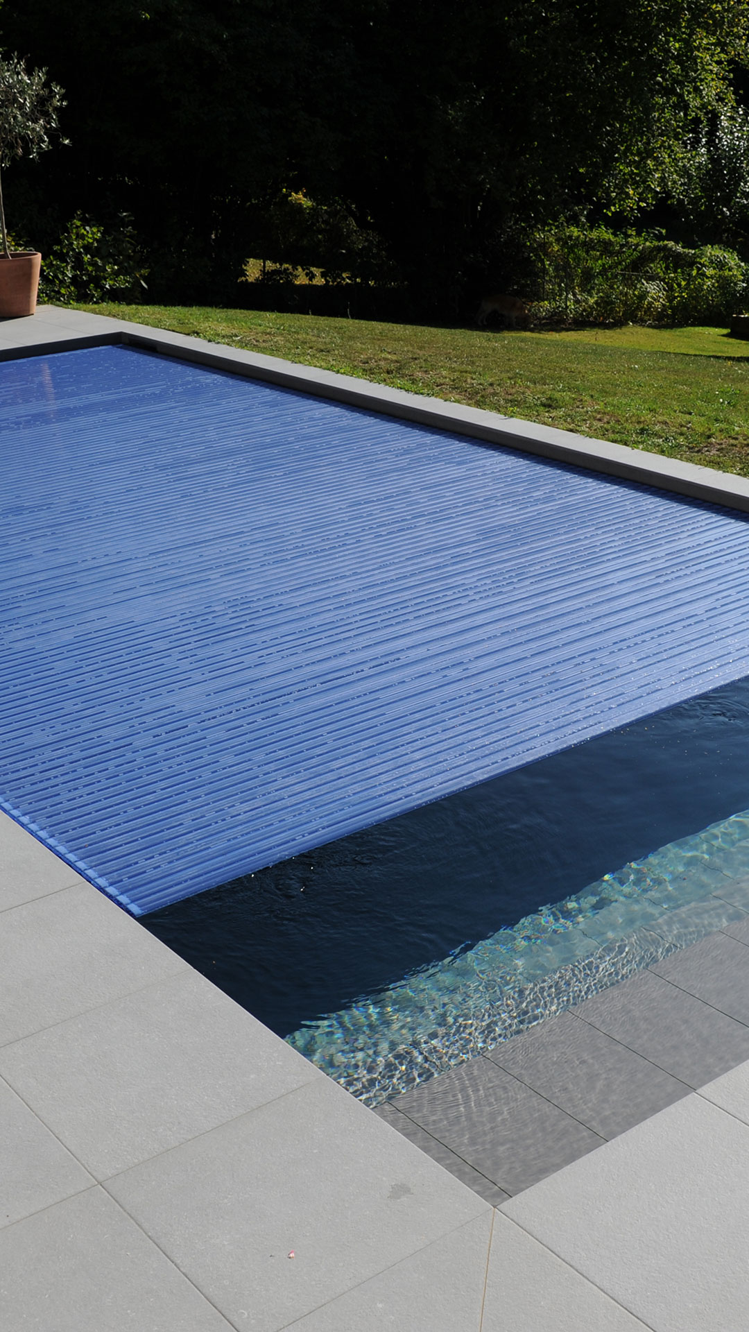 Installation volet automatique piscine par Astro Piscines Vaud