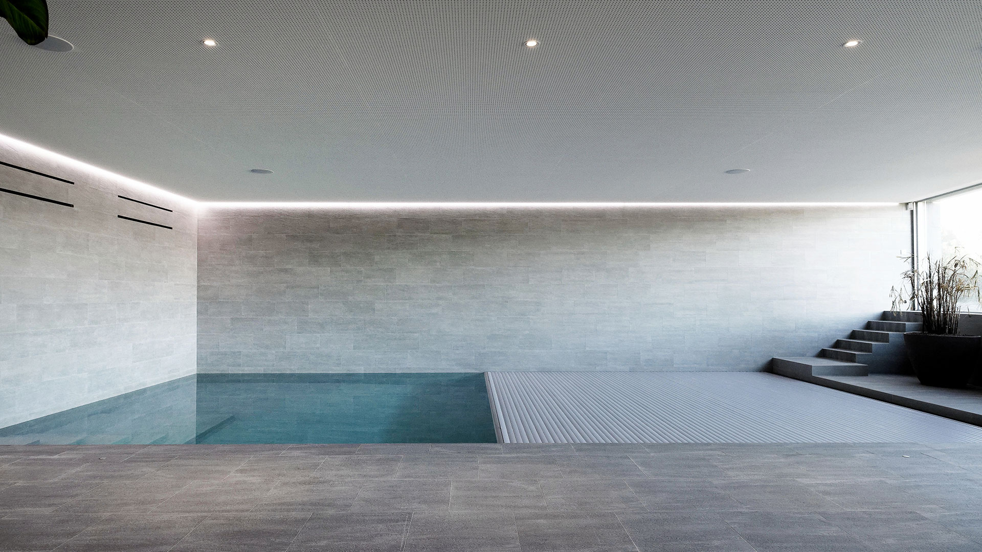 Volet automatique piscine intérieure AquaTop lames polycarbonate immergé Genève