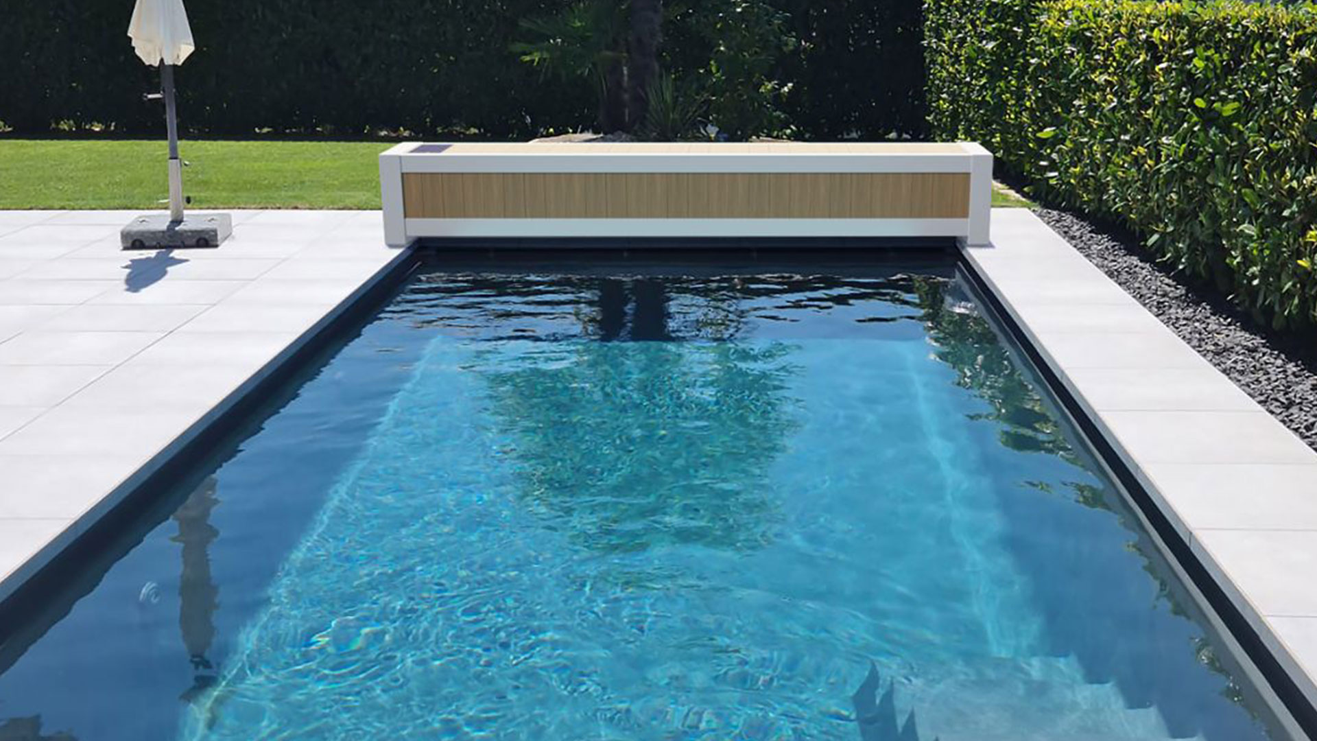 Volet piscine solaire autonome Nova Top Solar panneau intégré