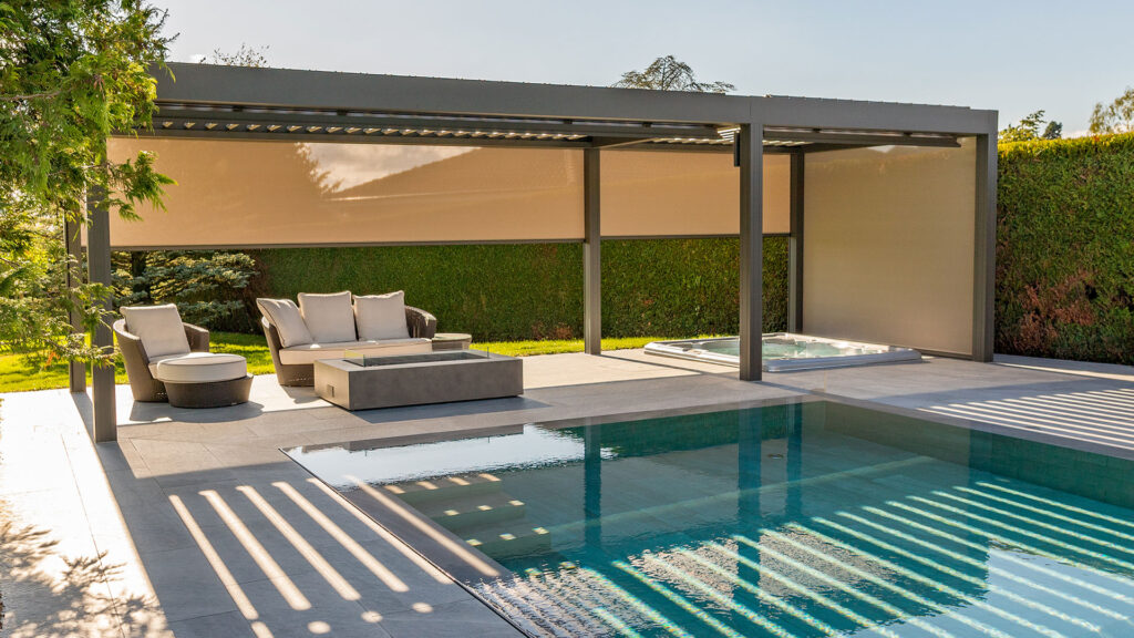 Pergola Renson après rénovation piscine carrelée avec jacuzzi à Tannay