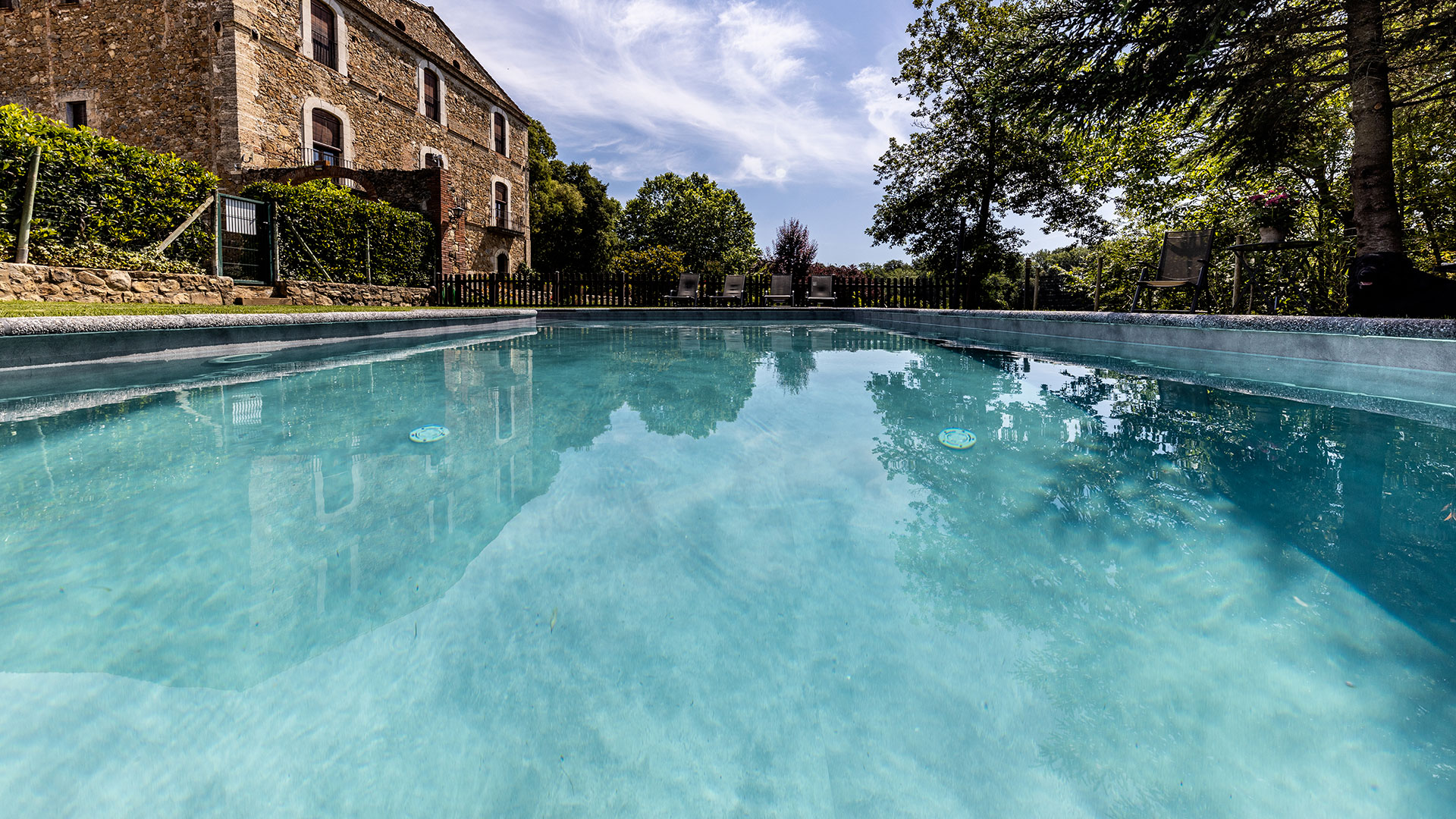 Couleur eau piscine bleu vert avec membrane pvc Alkorplan VOGUE urban